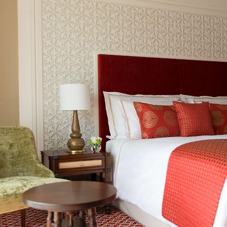 โรงแรมอัล นาจาดา โดฮา บาย ทิโวลี ภายนอก รูปภาพ A bedroom at the Taj Mahal Palace