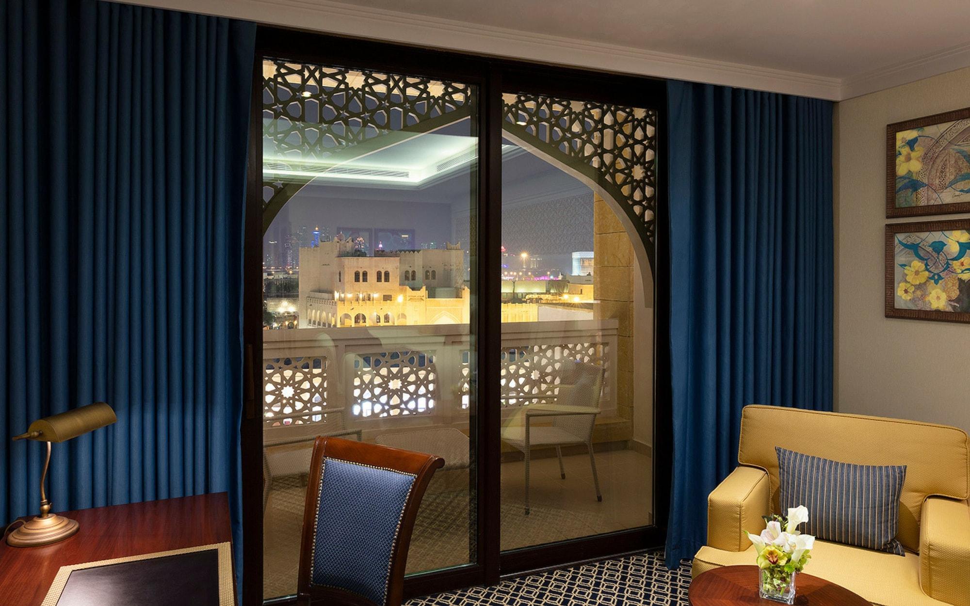 โรงแรมอัล นาจาดา โดฮา บาย ทิโวลี ภายนอก รูปภาพ A room at the Jumeirah Creekside