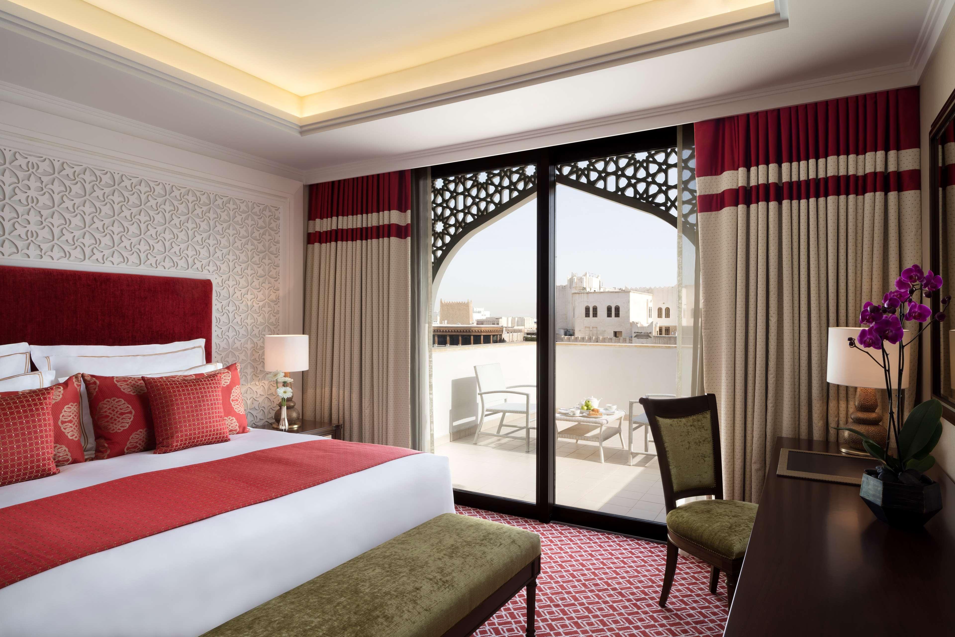 โรงแรมอัล นาจาดา โดฮา บาย ทิโวลี ภายนอก รูปภาพ A guest room at the Ritz-Carlton, DIFC