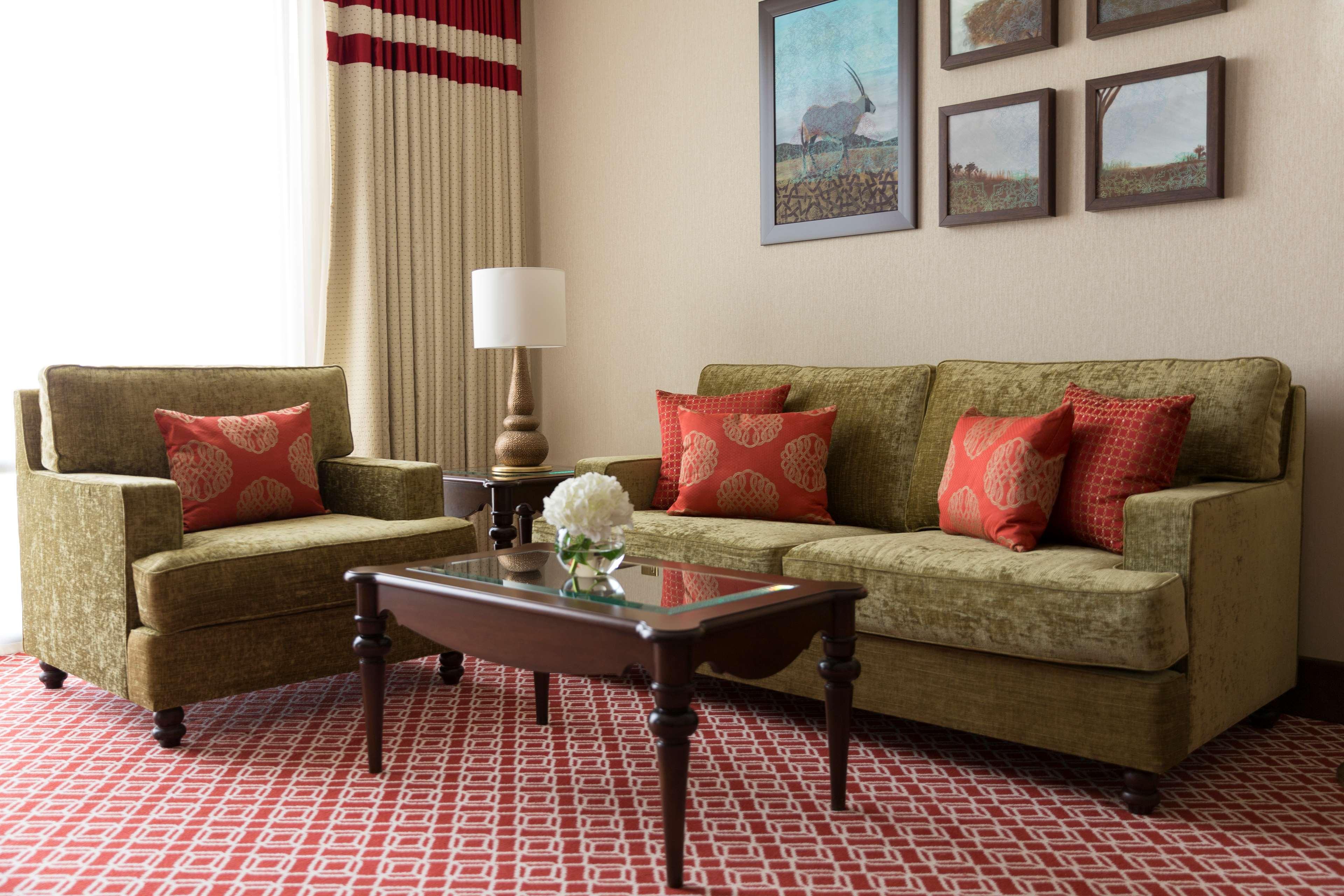 โรงแรมอัล นาจาดา โดฮา บาย ทิโวลี ภายนอก รูปภาพ A living room