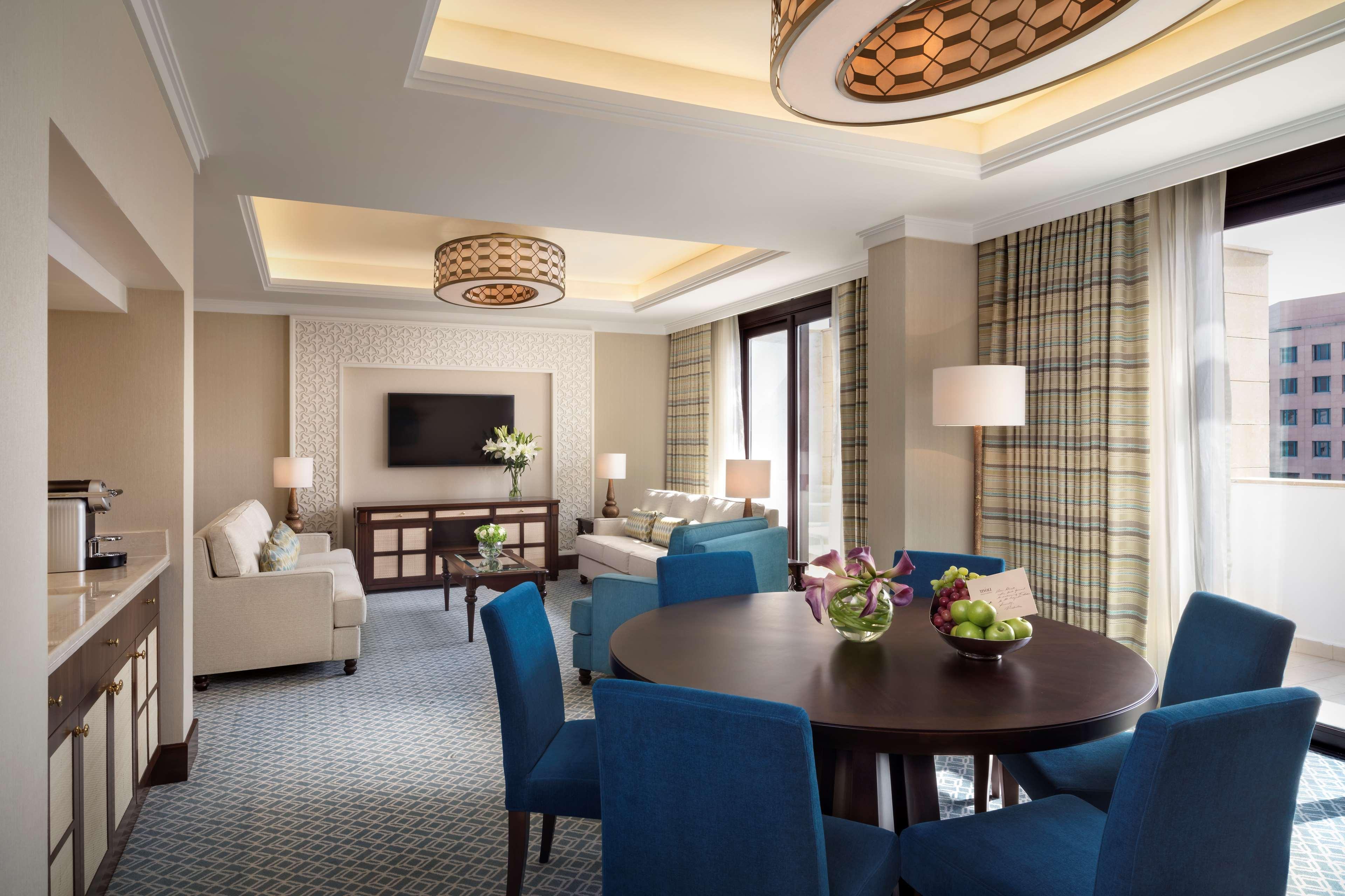 โรงแรมอัล นาจาดา โดฮา บาย ทิโวลี ภายนอก รูปภาพ A suite at The Westin Palace, Madrid