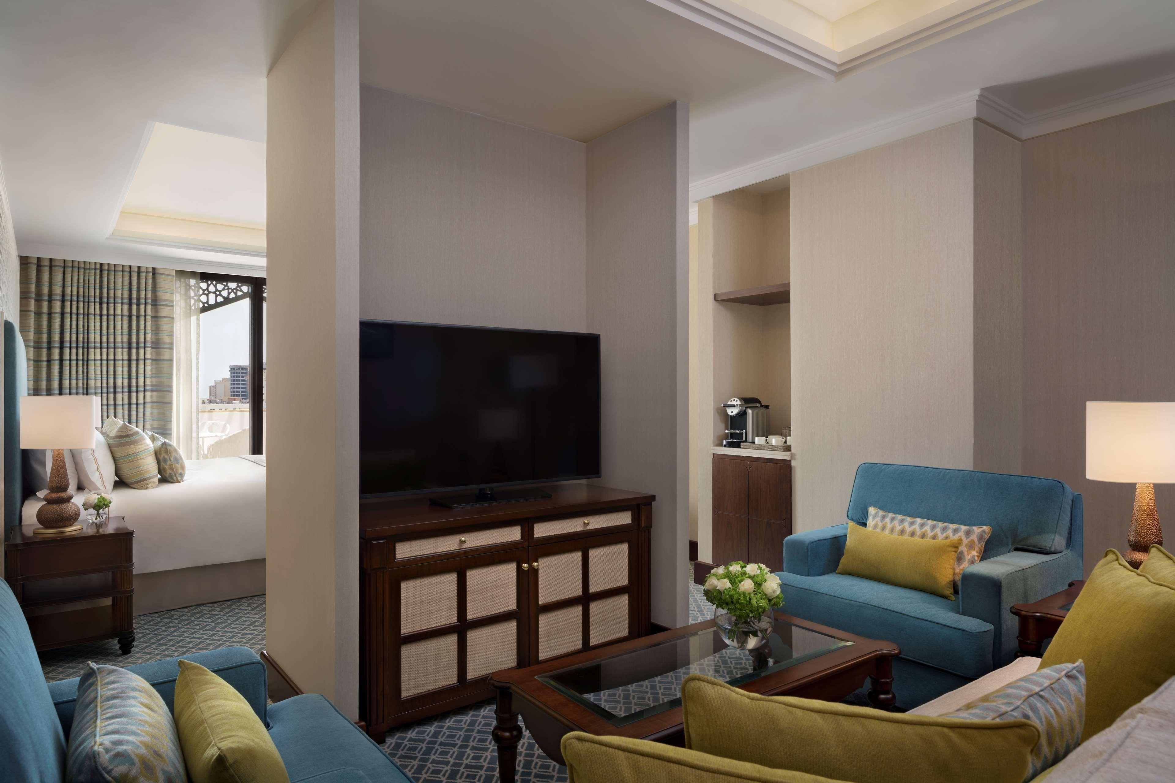 โรงแรมอัล นาจาดา โดฮา บาย ทิโวลี ภายนอก รูปภาพ A suite at the hotel