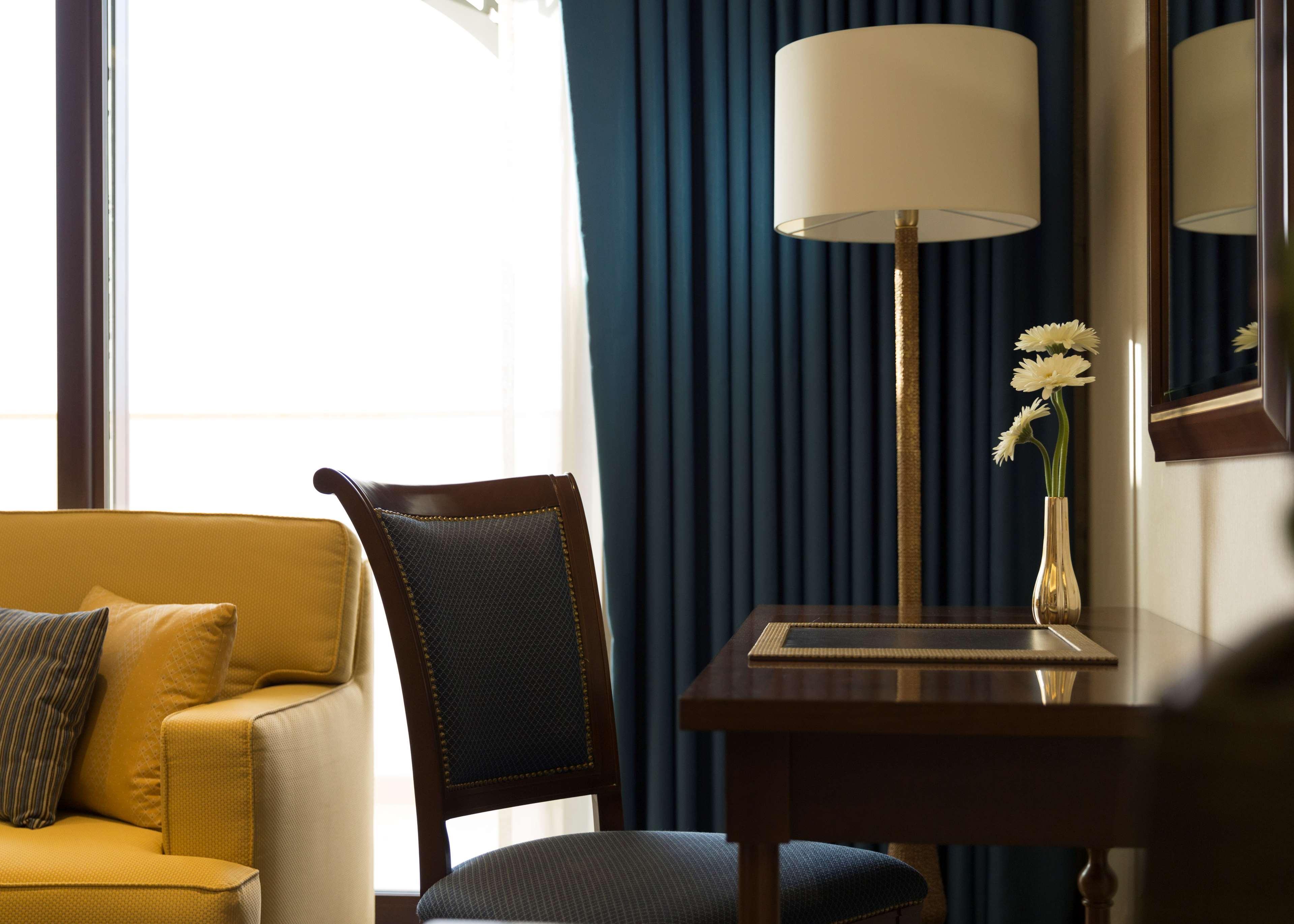 โรงแรมอัล นาจาดา โดฮา บาย ทิโวลี ภายนอก รูปภาพ A room at the hotel